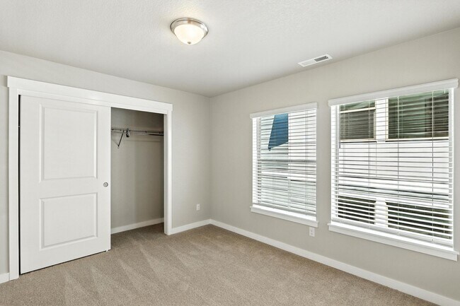 Building Photo - Brand New Townhome in Pleasant Valley Vill...