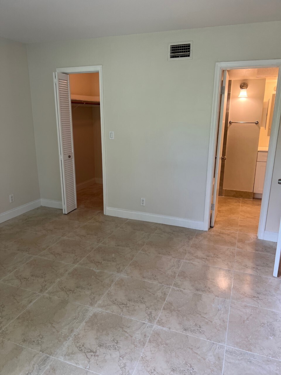 Building Photo - 3115 Oakland Shores Dr