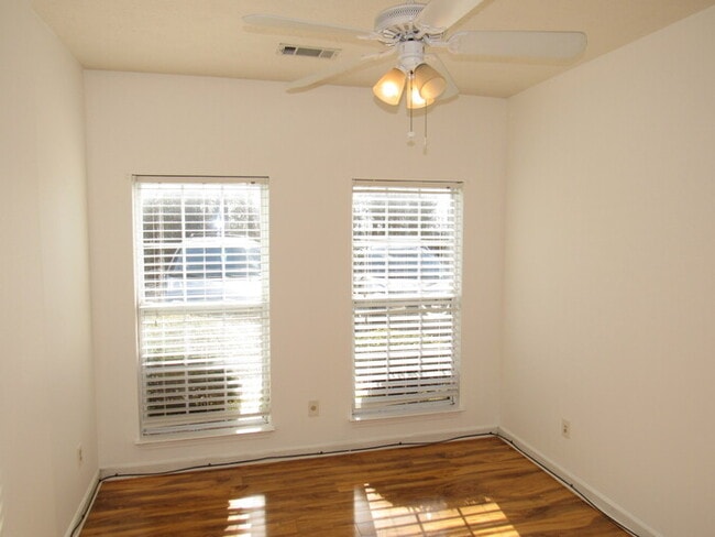 Building Photo - Rivergate area condo with 2 bedrooms, 2 ba...
