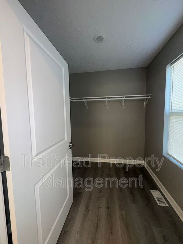 Building Photo - 603 Hillcrest St