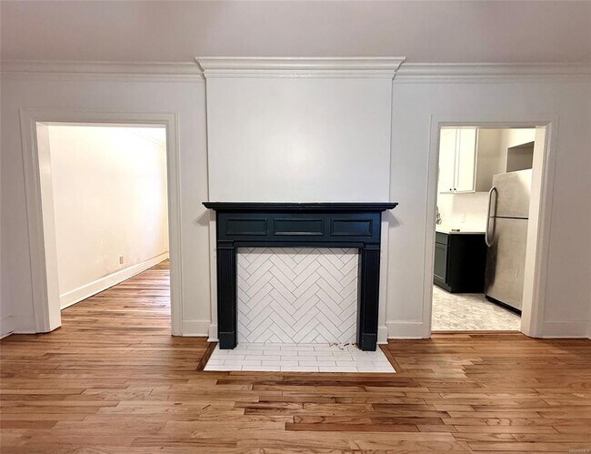 Building Photo - 807 E Edgemont Ave