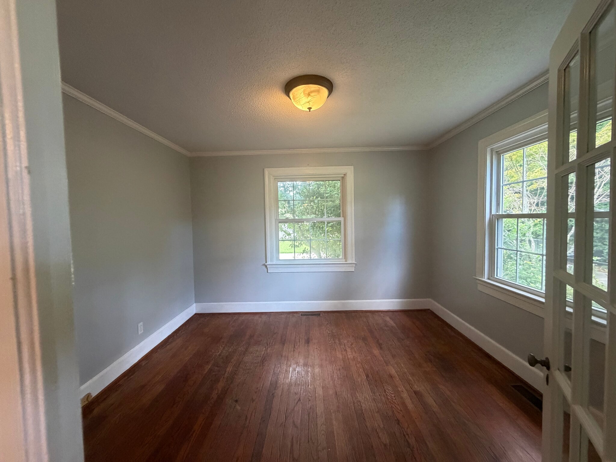 Building Photo - 905 Rountree Ave