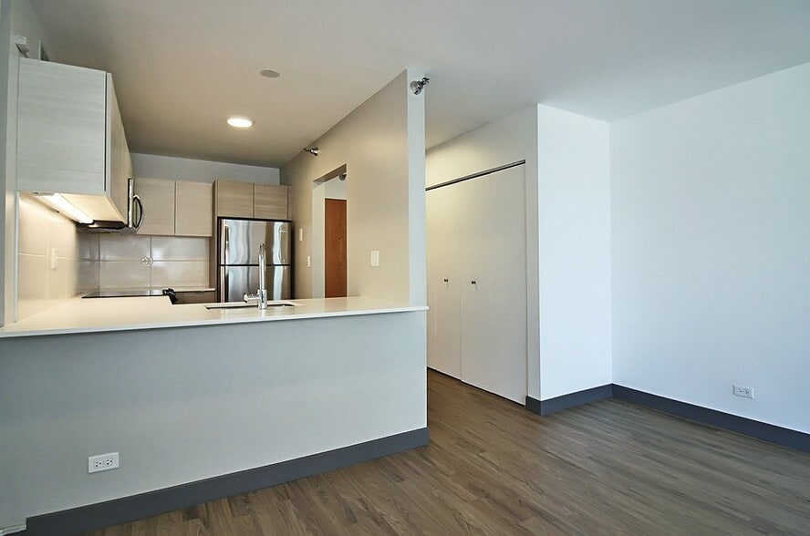 Building Photo - 415 E Ohio St