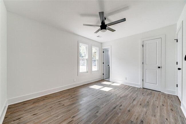 Building Photo - 1060 Mathews Ct