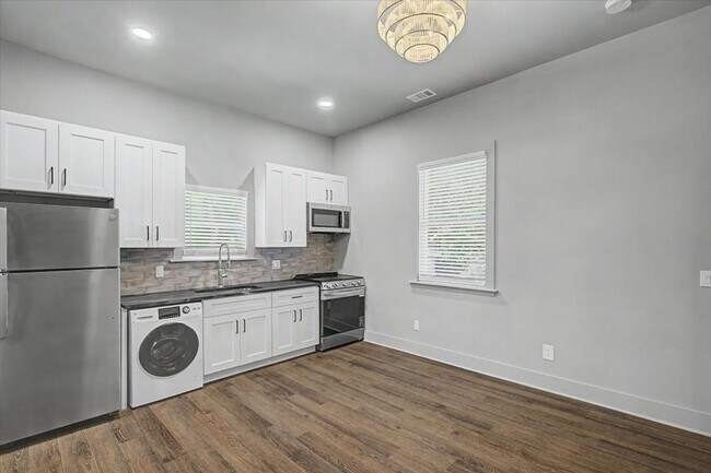 Building Photo - Completely redone 1 bedroom - move in special