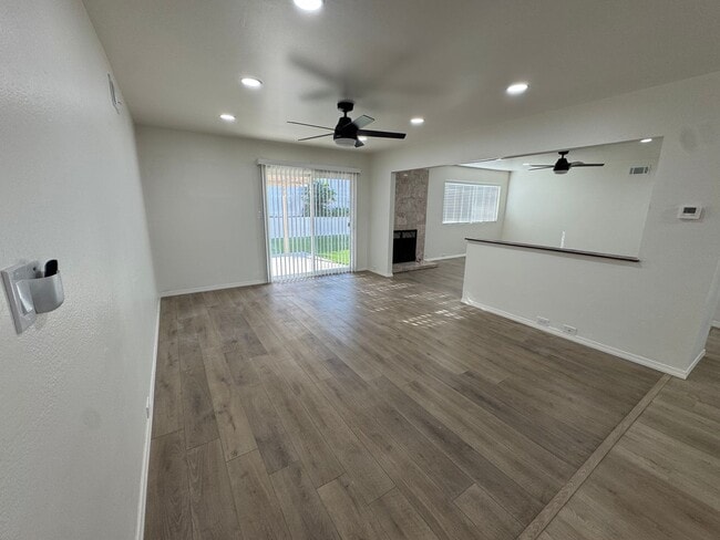 Building Photo - 4 Bedroom house single level
