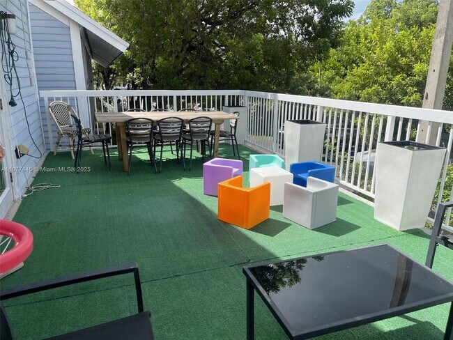 Building Photo - 798 Crandon Blvd