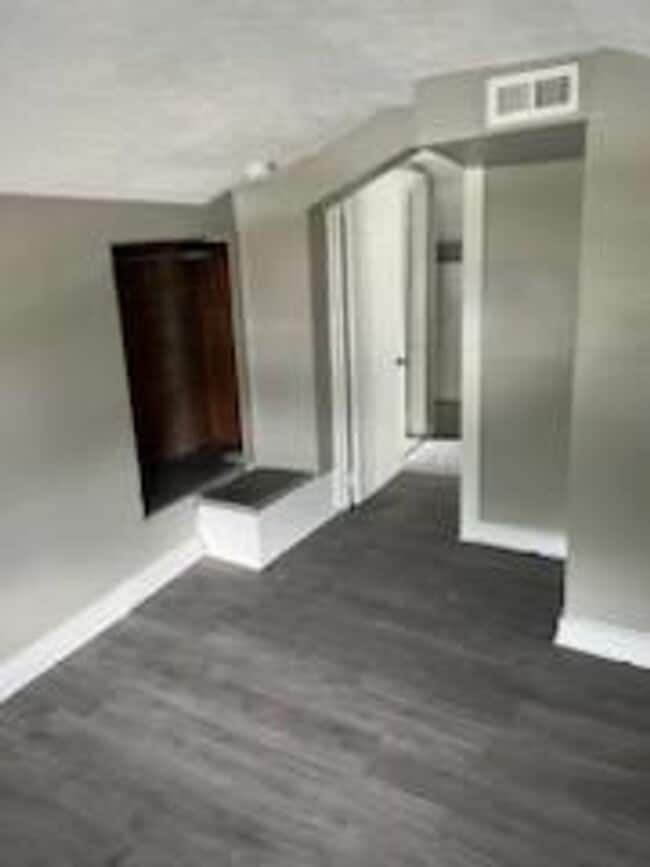 Building Photo - 4BR/2BA House-LEASING SPECIAL MOVE IN BY 1/1/2026 ** 1/2 price Security Deposit and 2nd month free