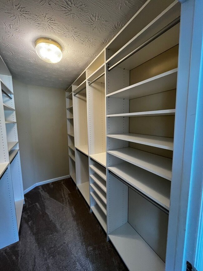 Building Photo - Blending Relaxation & Sophistication to Cr...