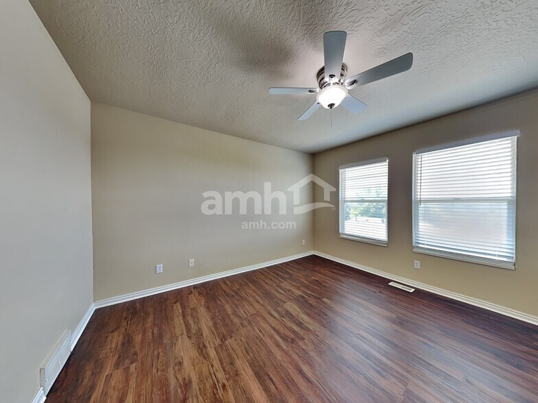 Building Photo - 1121 N 600 E