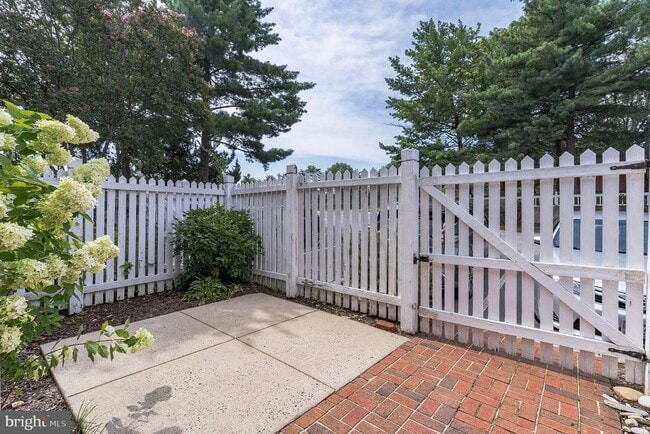 Building Photo - 2817 S Woodrow St