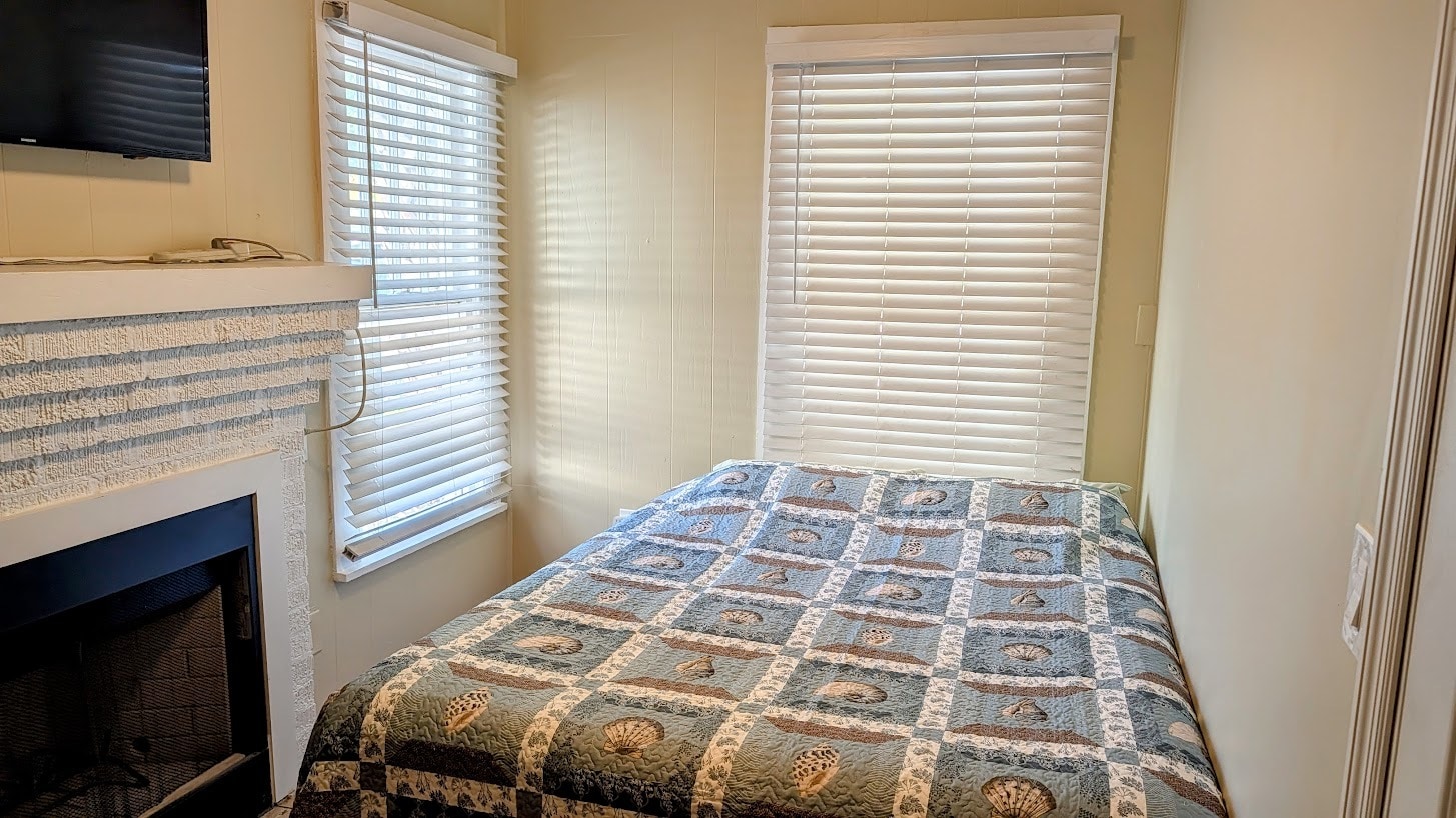 room 1 - 2255 1st Ave N