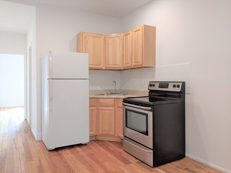 Building Photo - 202 Java St