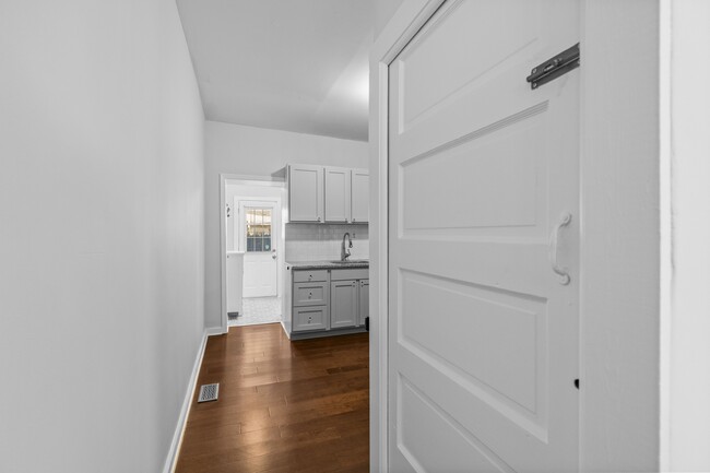 Building Photo - 1423 Olive St