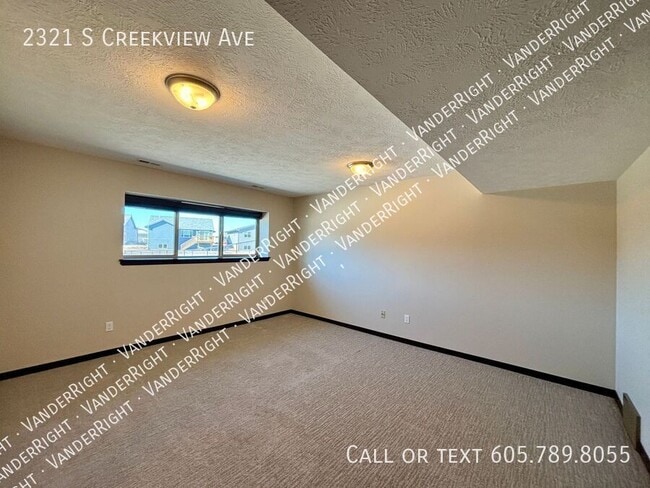 Building Photo - 2321 S CreekView Ave