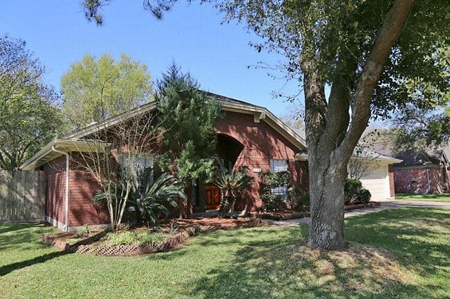 Building Photo - 2323 Manorwood St