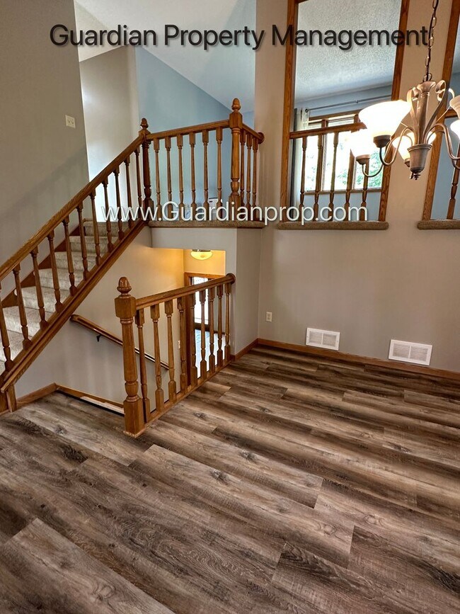 Building Photo - Eden Prairie Single Family Home, 2 Car Garage, Large Fenced Back Yard, September/October Move in