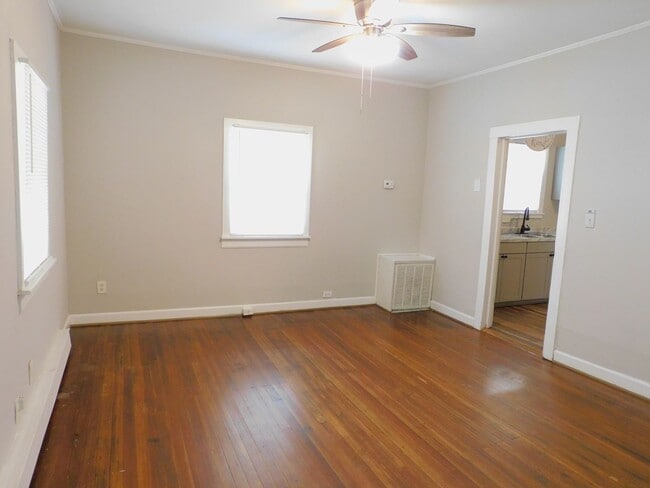 Building Photo - 1008 Cranbrook St