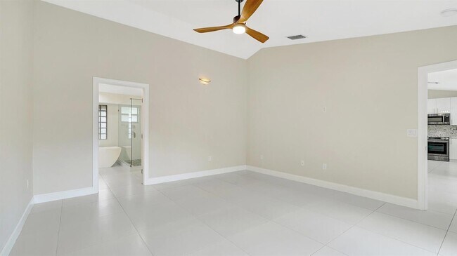 Building Photo - 1412 NE 53rd Ct