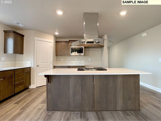 Building Photo - A Must see Hermiston Home!!