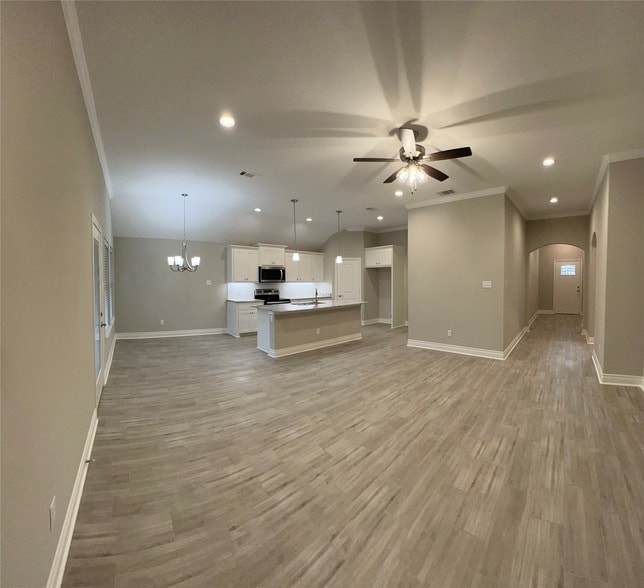 Building Photo - 906 Hardaway Ln