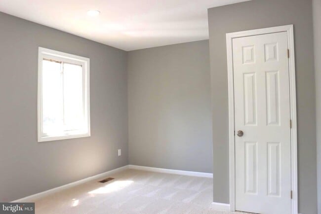 Building Photo - 1029 Kings Ct