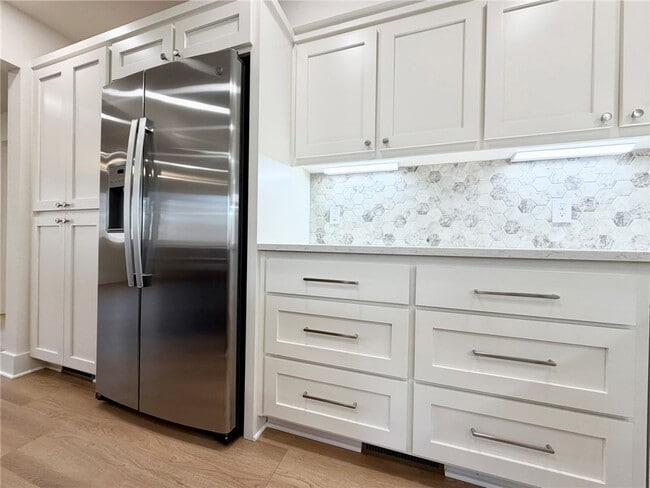 Building Photo - 14911 Dutchmans Dr