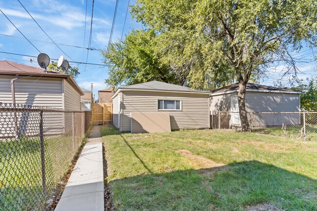 Building Photo - 10342 S Calumet Ave