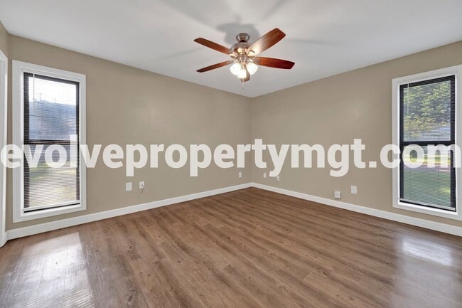 Building Photo - COLLIERVILLE HOME!!