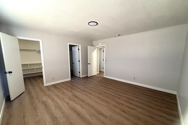 Building Photo - Beautiful House Available Now!!!