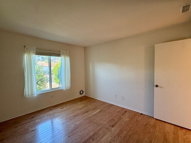 Building Photo - Charming 2 Bedroom in Oceanside 55+ Community