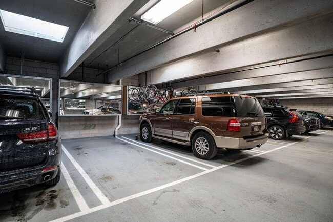 Building Photo - 1313 N Franklin Pl