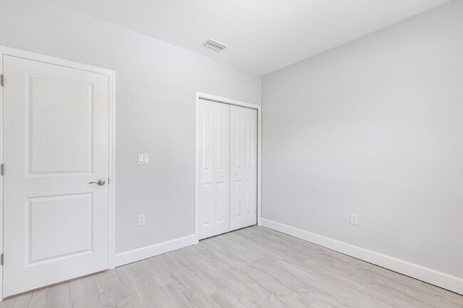 Building Photo - BRAND NEW Construction, 3 bed / 2 bath Ren...