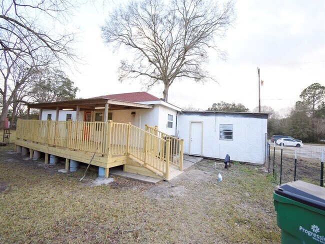 Building Photo - 2140 Hwy 6