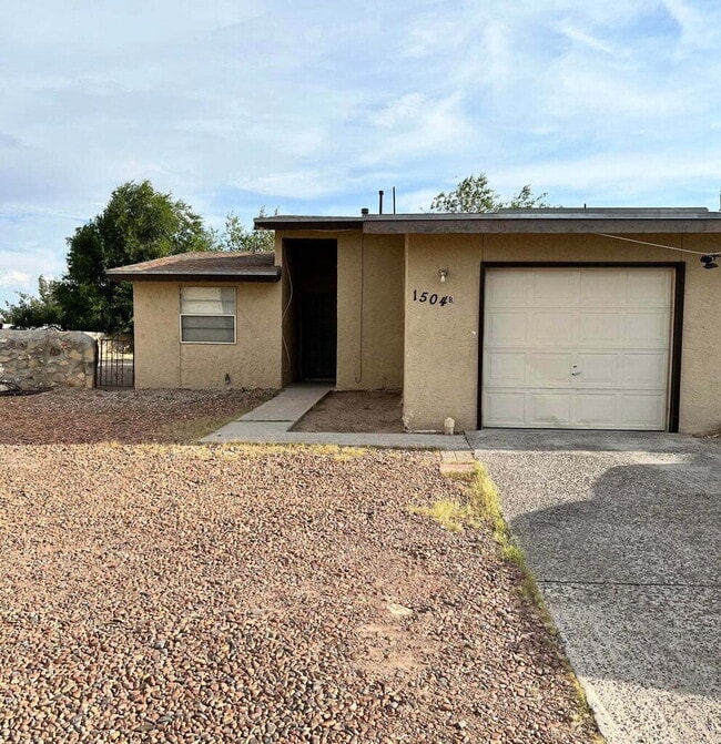 Primary Photo - 1504B Monte Sanders Ln