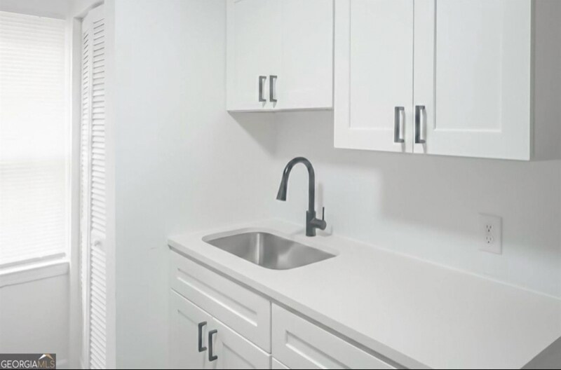 Building Photo - 305 Chestnut St