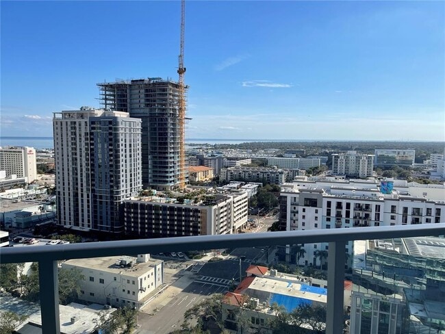 Building Photo - 400 Central Ave