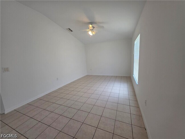 Building Photo - 1014 NW 31st Pl