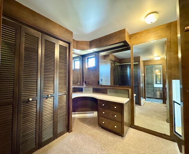Building Photo - Hawthorne Hills Home