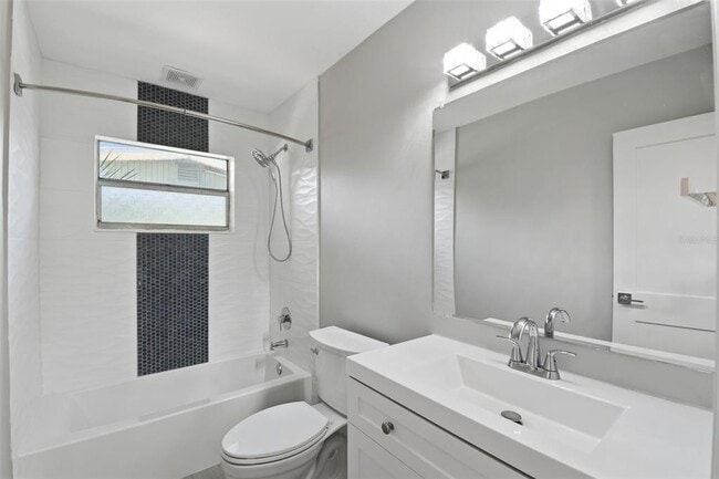 Building Photo - 405 Shore Dr E