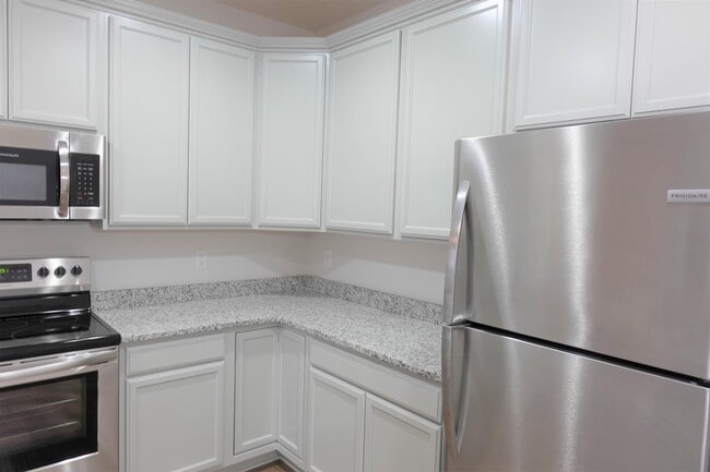 Building Photo - 124 Creekland Wy