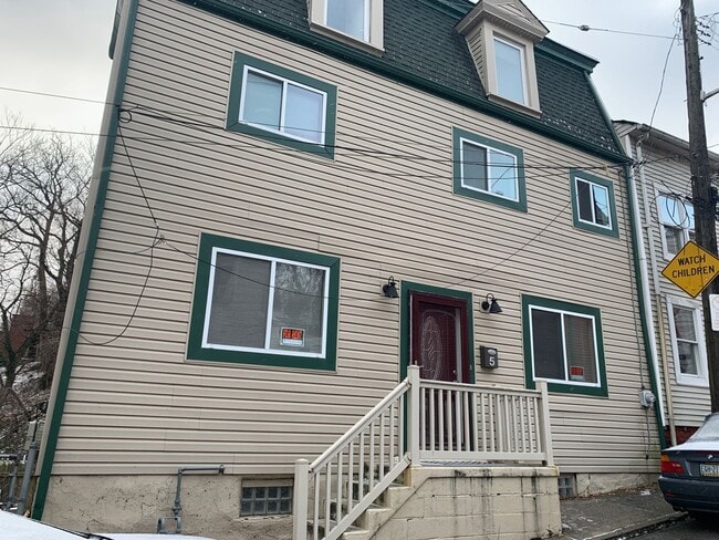 Building Photo - Beautiful 3bed/2.5 bath in Southside