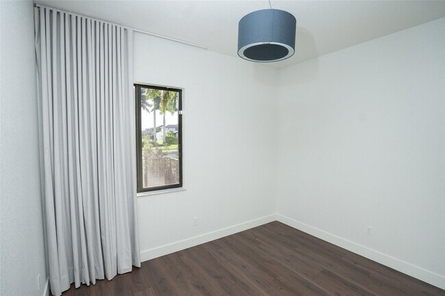 Building Photo - 10660 S Lago Vista Cir