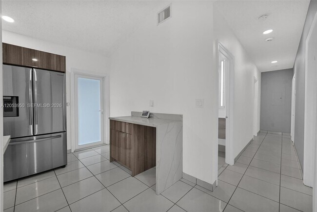 Building Photo - 451 E 37th St
