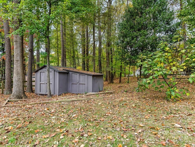 Building Photo - 9701 Kent Village Dr