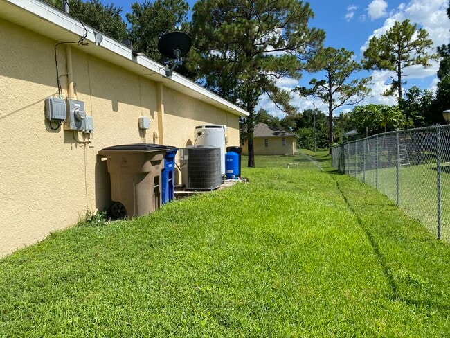 Building Photo - 2813 3rd St SW