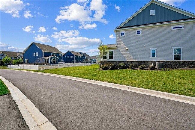 Building Photo - 1303 Potomac View Pkwy