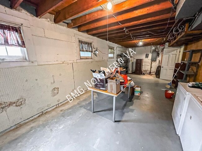 Building Photo - 1325 Lynnbrook Dr
