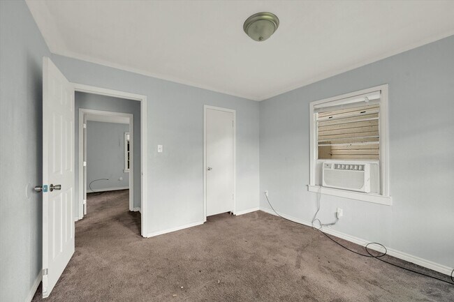Building Photo - 616 Benson St