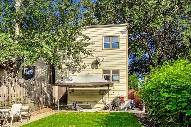 Building Photo - 2700 N Artesian Ave